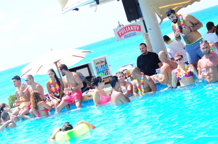 Cyan Sunday Club Lets Carnival